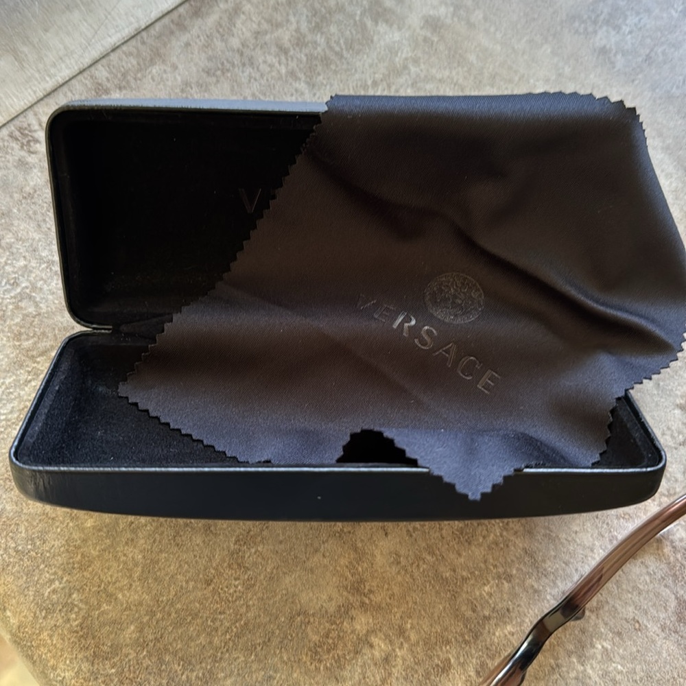 Versace two-tone eyeglasses. Brand new. - Picture 4 of 8